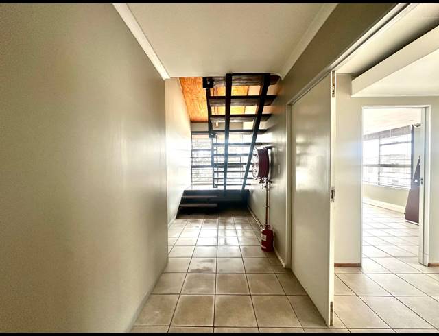 108M² BUSINESS CENTRE TO LET IN RANDHART